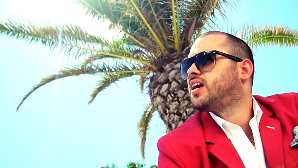 Alex Mica ne-o aduce pe frumoasa Afrodita in noul lui single