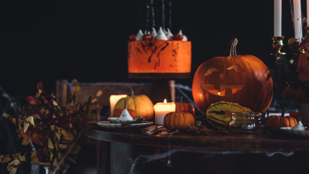 Tradiții și obiceiuri în seara de Halloween 2025. Ce trebuie să faci în cea mai înfricoșătore noapte din an