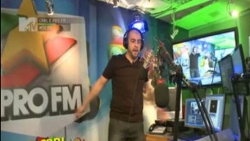Istoria muzicii romanesti! Vezi celebrul colaj facut de CRBL, in direct la ProFM si MTV!