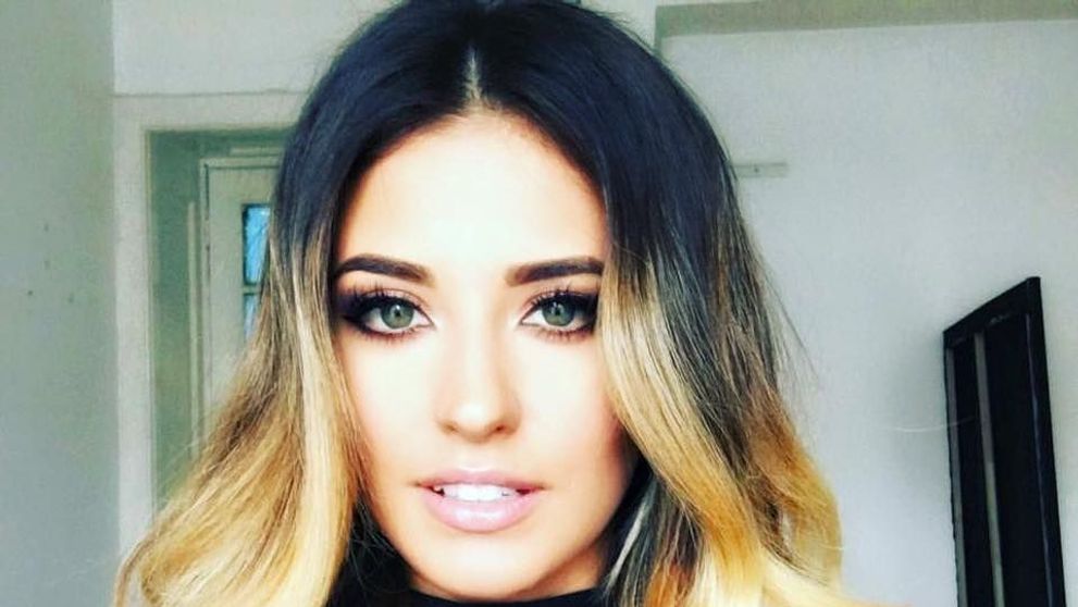 Antonia, imagine rara alaturi de mama si fiul ei. Poza a in care diferenta de varsta dintre cele doua este insesizabila