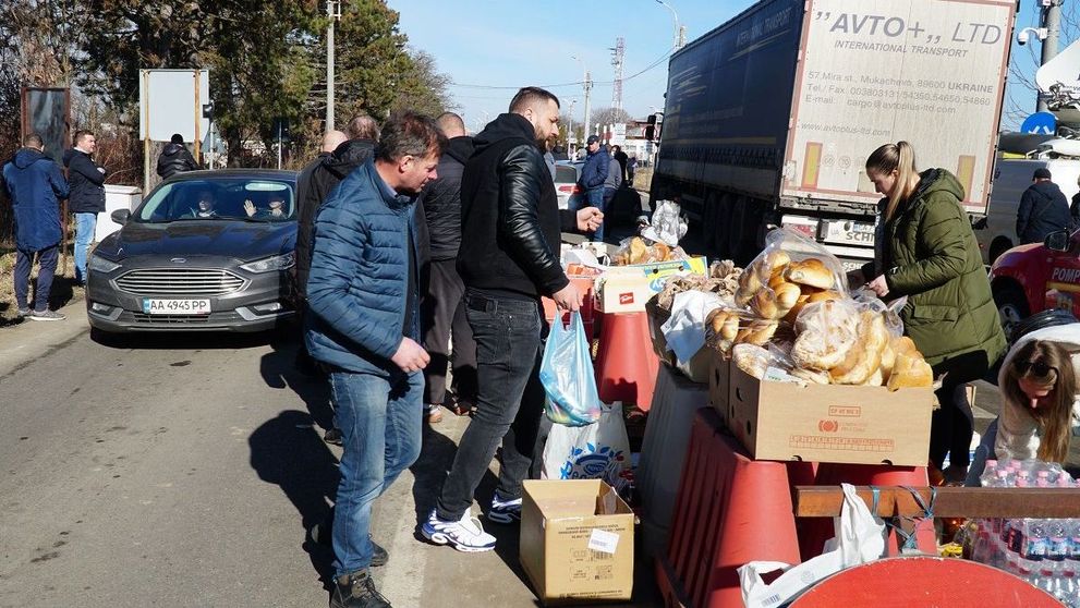Solidaritate exemplară. Românii își pun la dispoziție casele pentru ucrainenii care fug de război LIVE TEXT