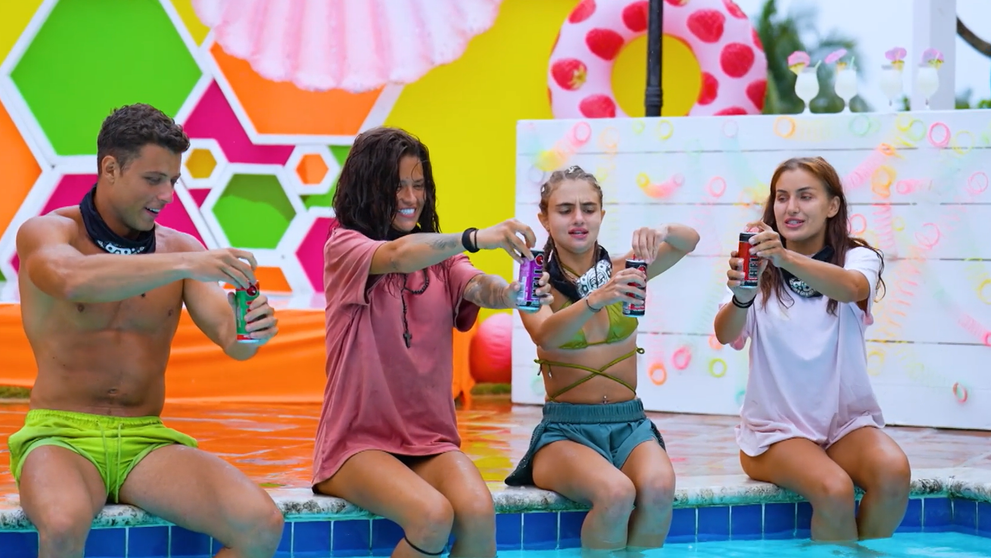 (P) Surpriză la Survivor România 2025: Hell Energy aduce un boost de motivație înainte de Jocul pentru Imunitate! Concurenții, răsplătiți cu o surpriză revigorantă și o petrecere la piscină