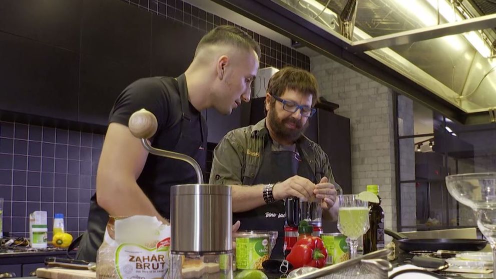 EXCLUSIV ONLINE  Cine este angajatul care a primit o recompensă de 15.000 lei din partea patronului Kitchen Shop