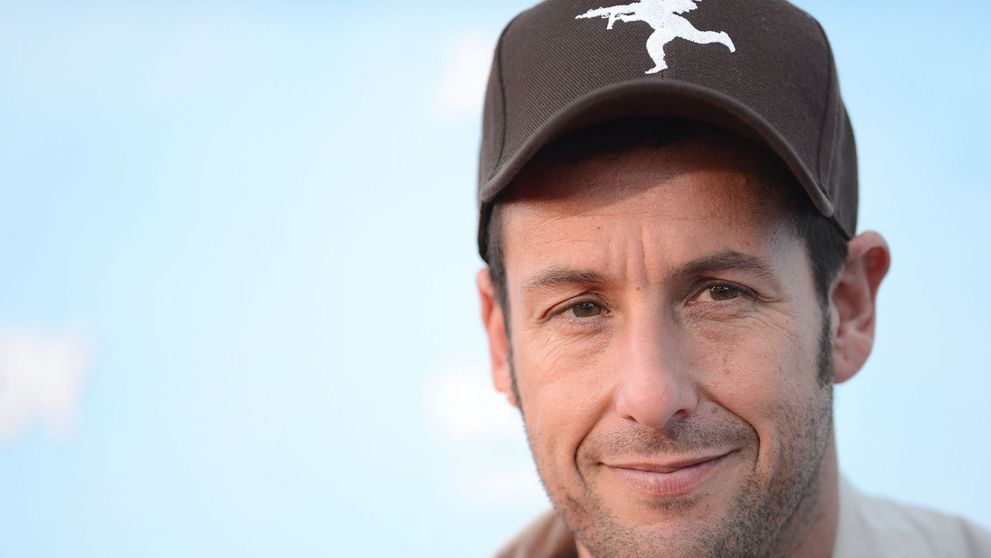 Il vezi in foarte multe filme, insa nu stiai ca este casatorit cu ea. Cum arata sotia lui Adam Sandler