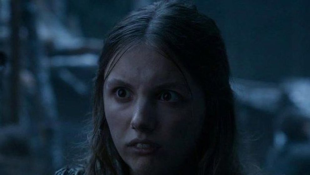 In Game of Thrones e o pustoaica timida si inspaimantata, in realitate e o femeie sexy de 27 de ani. Cat de diferita este 