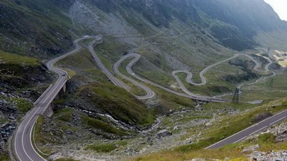 Transfagarasanul, pe primul loc in topul celor mai frumoase sosele din lume: 15 drumuri care iti taie respiratia. FOTO
