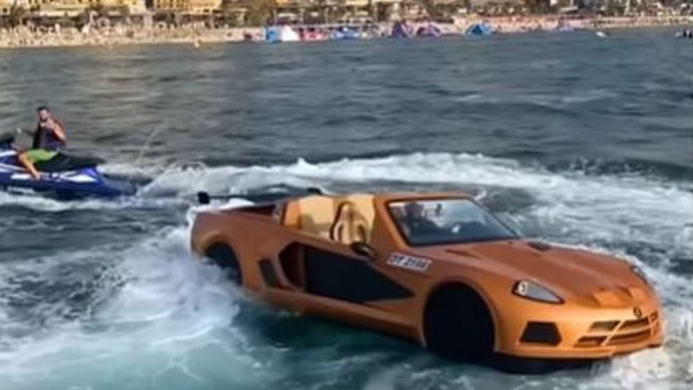 Ultima fiță pentru milionari! Cât te costă să te plimbi cu jetcar-ul în Dubai