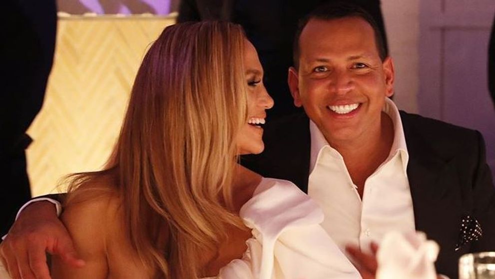 Jennifer Lopez și Alex Rodriguez s-au logodit. Ce vedete au fost prezente la marele eveniment