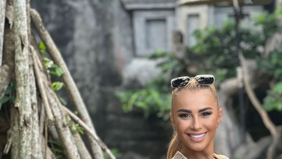 Altarul făcut de Anamaria Prodan pentru Reghecampf: „Este în casa mea”. Reghe a primit doar cuvinte de laudă