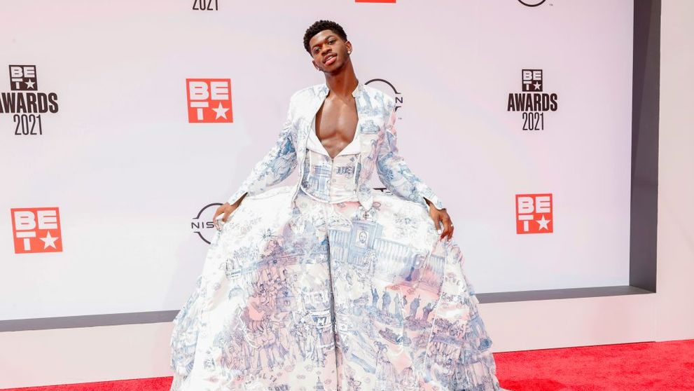 Lil Nas X s-a sărutat pe scenă cu dansatorul său. Care au fost reacțiile