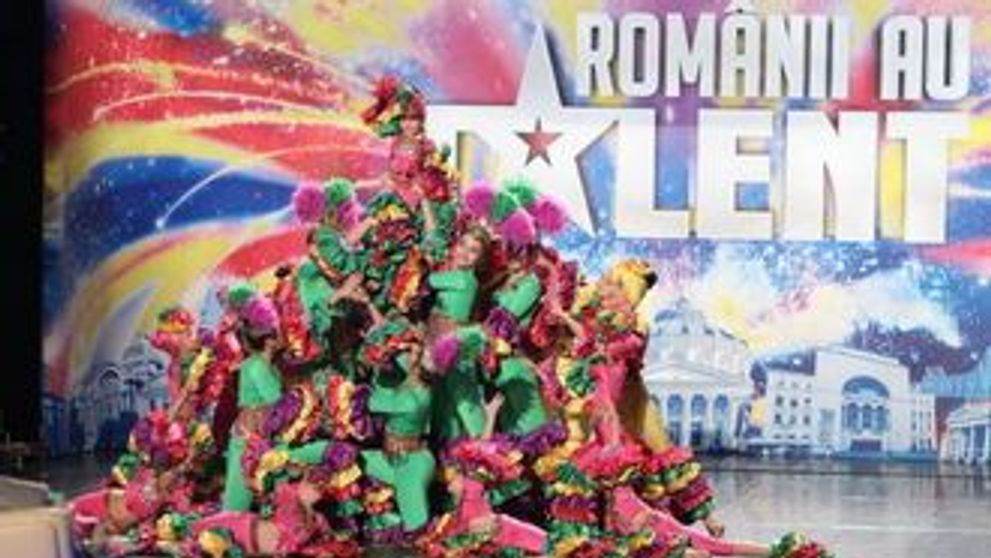 Cel mai inalt magician si singura femeie fachir au facut spectacol la “Romanii au talent”
