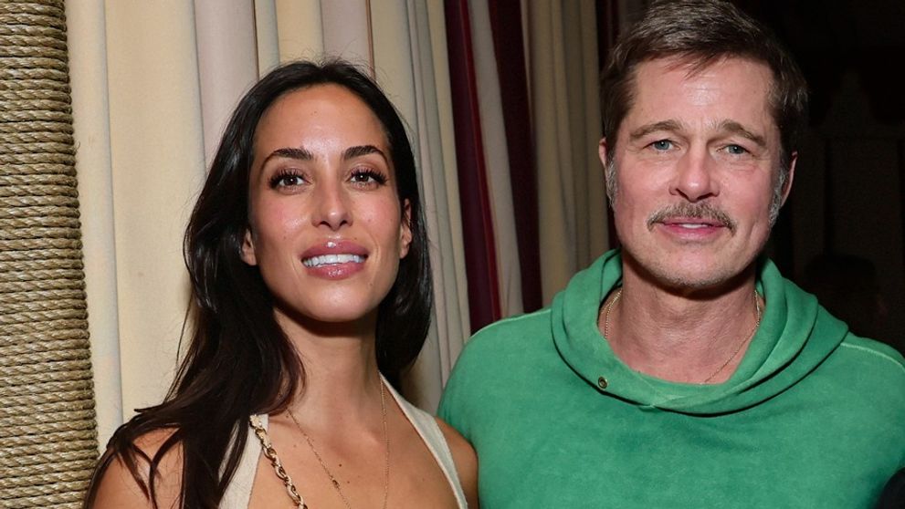 „Arată ca un tătăiță alături de ea”. După o perioadă mai lungă, Brad Pitt a ieșit în public alături de iubita lui, cu 29 de ani mai tânără decât el