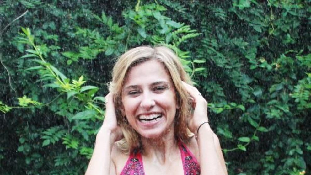 Dana Rogoz, sexy intr-un costum de baie cu taieturi indraznete. Cat de bine arata actrita