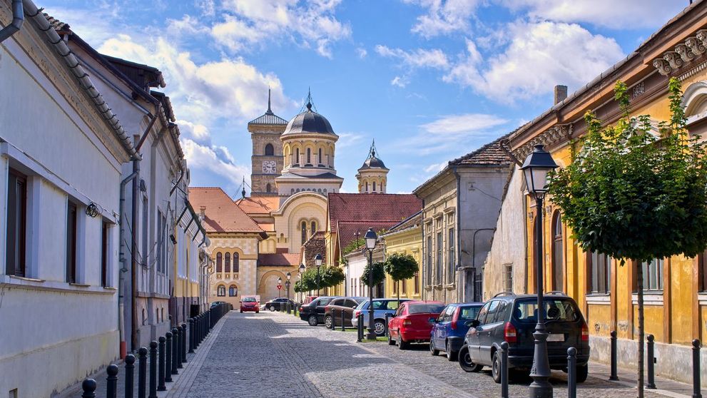 Comuna din Romania pentru care oamenii abandoneaza orasele. Pretul unei locuinte porneste de la 30.000 de Euro