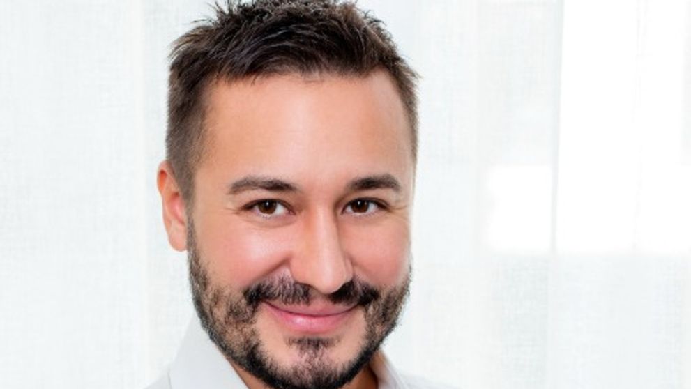 Adrian Perjovschi aduce în România Hair SPA, cel mai în vogă trend mondial din industria frumuseții, în noul său salon premium cu servicii de beauty: Jovsky Studio Verdi
