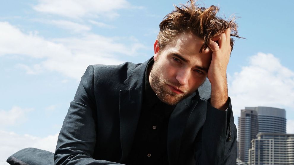 A fost cel mai dorit barbat al anilor 2000. Cum a ajuns sa arate acum Robert Pattinson, starul din Twilight