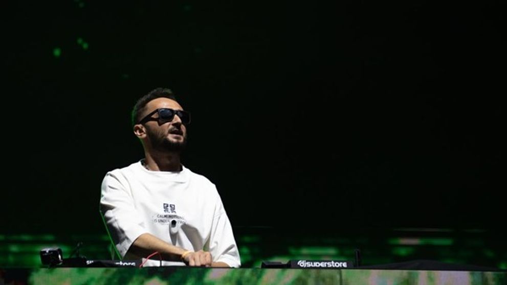 Inginerul român care a împărțit afișul cu Post Malone, Armin van Buuren și A$AP Rocky. Cine e ReMan, DJ-ul care face show la marile festivaluri de vară