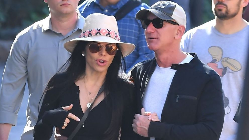 Cum își răsfață iubita cel mai bogat om la planetei. Jeff Bezos, alt om după divorț
