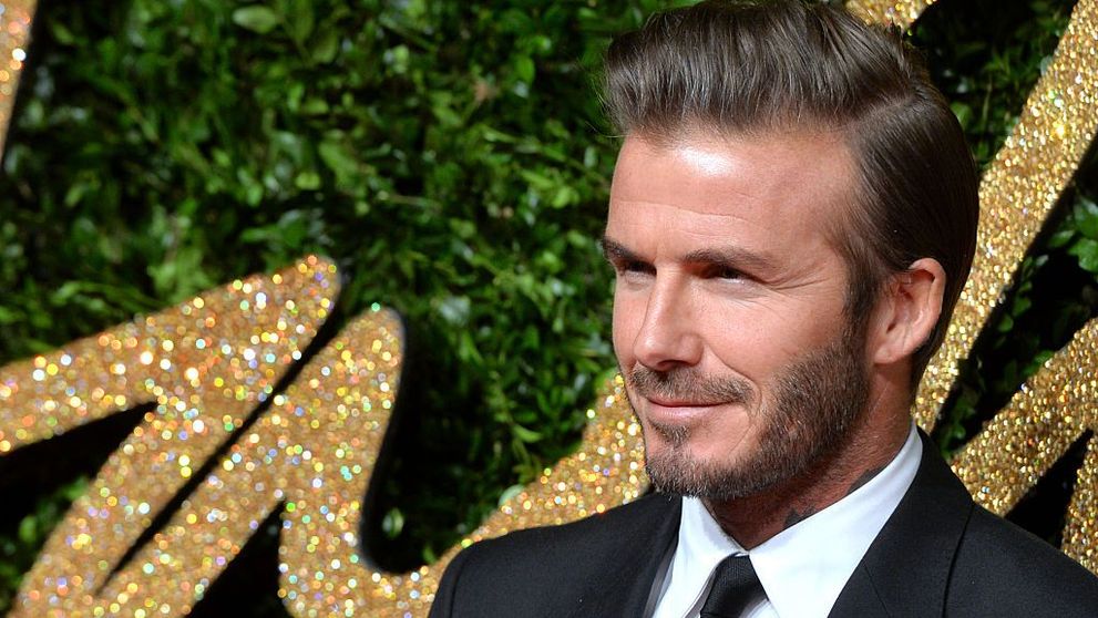 David Beckham și-a făcut implant de păr? Frizura care îl dă de gol