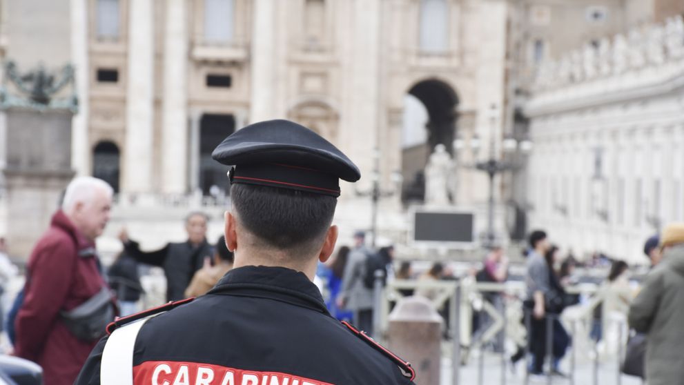 Caz șocant în Italia. Român găsit mort în portbagajul unui autobuz folosit pentru școala de șoferi. Legătura bizară cu o altă crimă