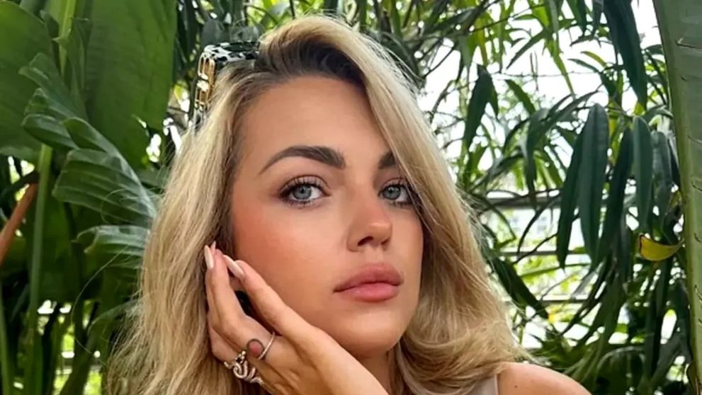Celebra influenceriță a fost dată dispărută! Polițiștii au găsit telefonul ei aruncat într-un tufiș, iar ultimele mesaje pe care tânăra le-a transmis sunt înfiorătoare: „Este un ciudat...”