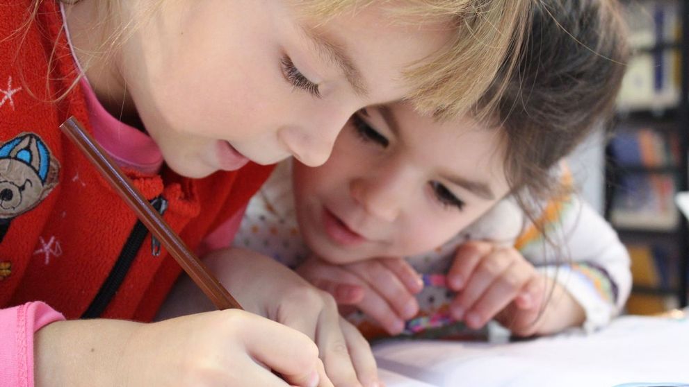(P) Educația alternativă: o alternativă mult mai practică pentru formarea celor mici?
