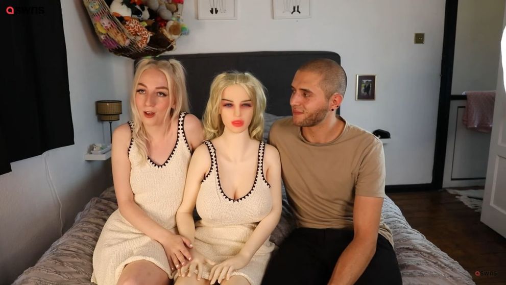 Un bărbat și-a cumpărat o păpușă gonflabilă care să semene perfect cu soția lui