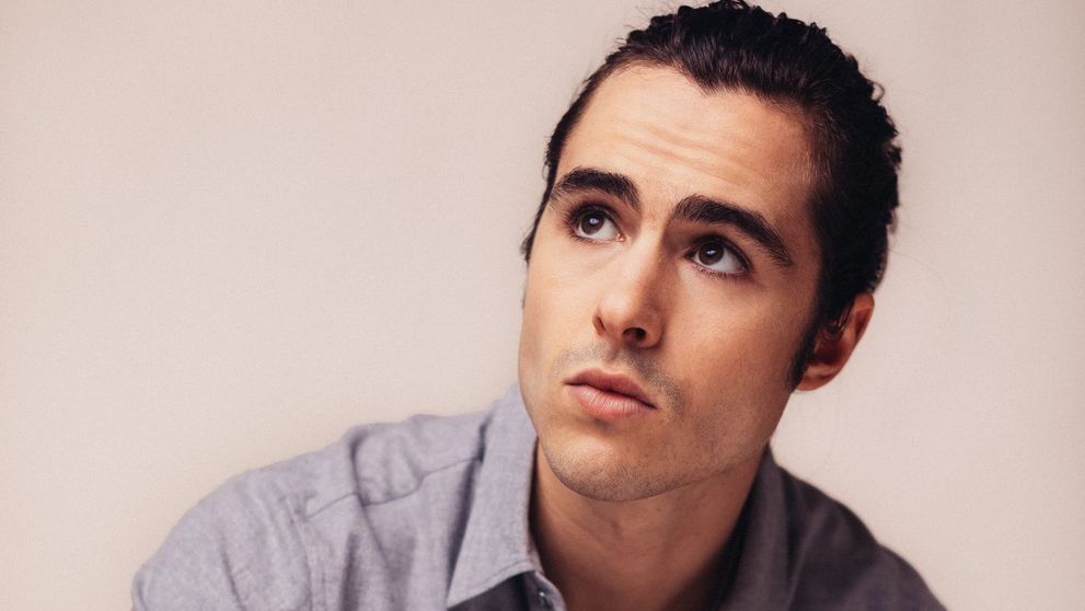 (P) Ben Schnetzer a semnat pentru rolul dirijorului Sergiu Celibidache în „Cravata galbenă”, în locul lui Rupert Friend