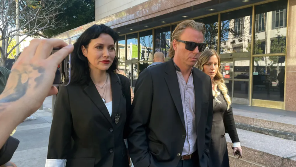 Lovitură de grație! Soția a depus actele de divorț după 12 ani de mariaj. Artistul, pus în fața faptului împlinit, fără drept la replică. Ce pretenții financiare are fosta parteneră