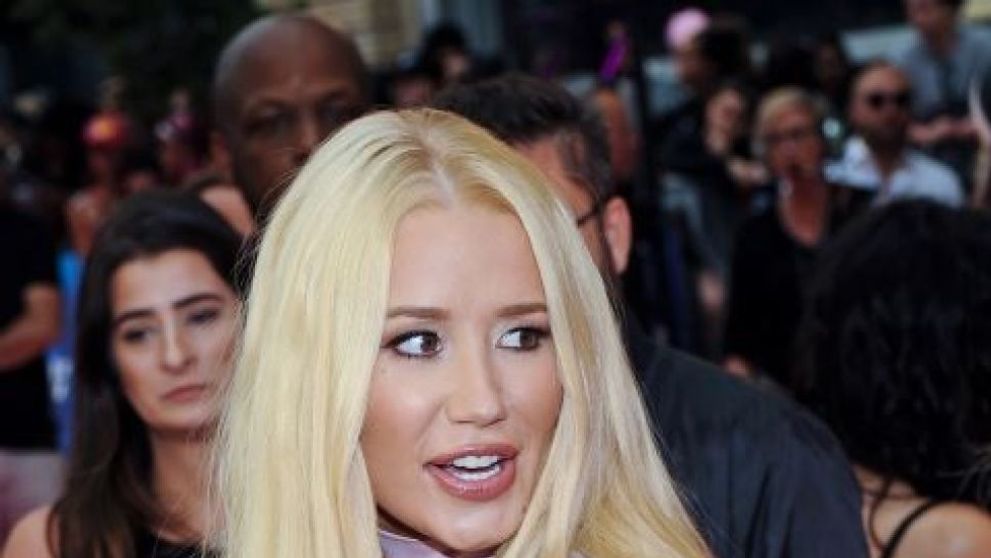 Iggy Azalea, rochie riscanta pe covorul rosu. Cum arata care demonstreaza ca vedeta nu arata deloc 