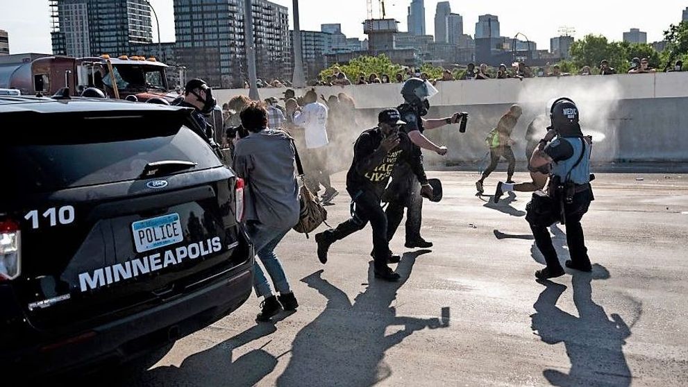 Încă 3 polițiști din Minneapolis, puși sub acuzare în cazul morții lui George Floyd