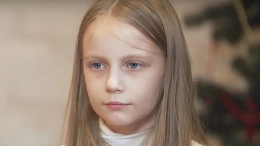 La doar 13 ani, a terminat Facultatea de Psihologie, iar acum câștigă din consultații sume impresionante. Cine este Alisa, micuța cu o inteligență remarcabilă
