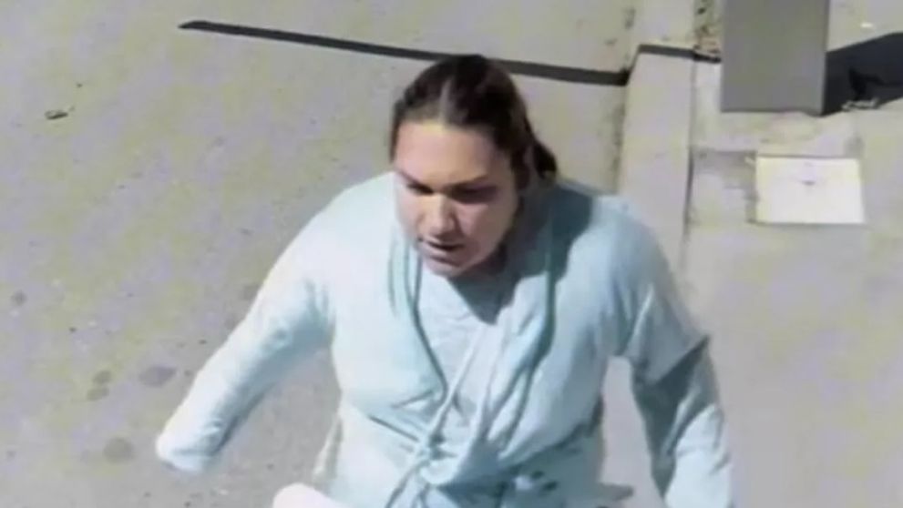 Bebelușul dispărut dintr-o maternitate din Bacău, găsit la locuinţa unei tinere de 19 ani. Femeia este în custodia polițiștilor - FOTO