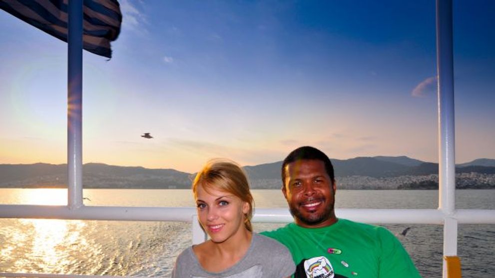 Cabral si Andreea au hranit pescarusii cu croissante in Grecia