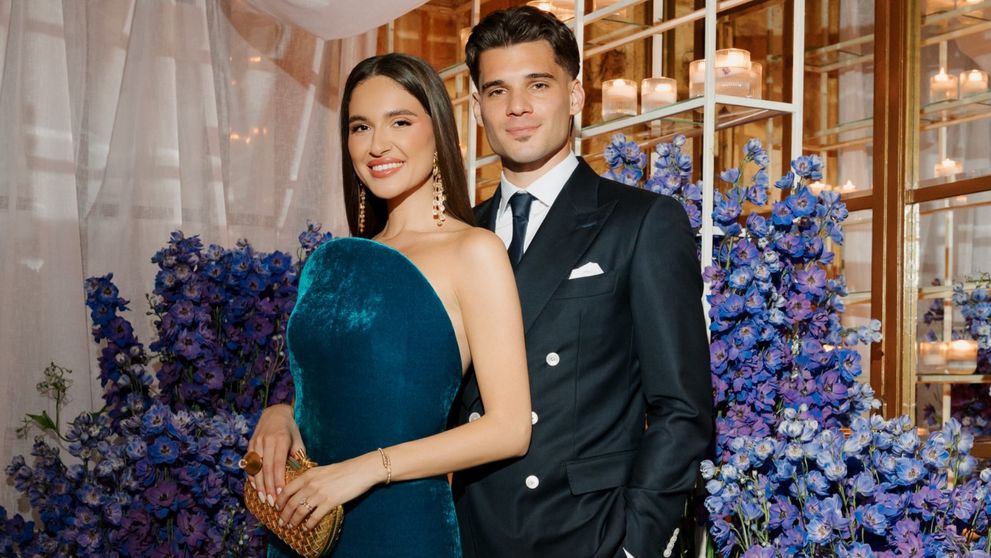 Ce soacră frumoasă și elegantă are Ianis Hagi. Elena a publicat o fotografie rară cu mama sa, iar asemănarea dintre cele două este izbitoare