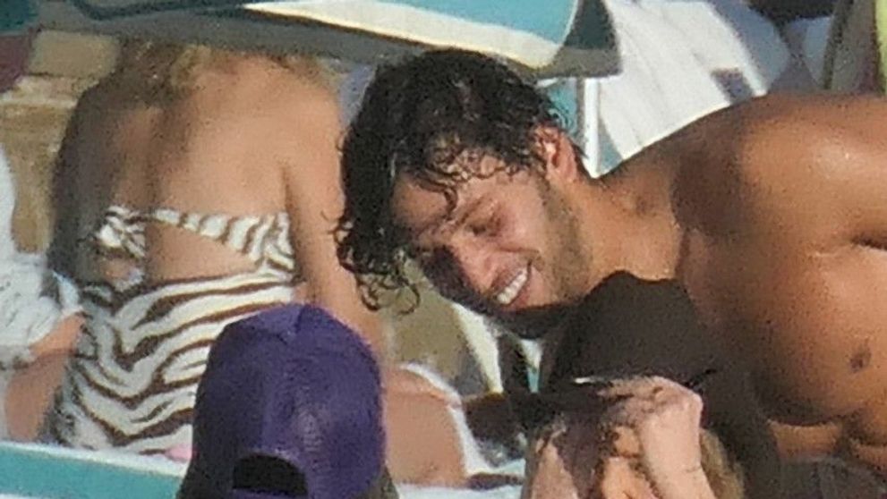 Delilah Belle Hamlin și Eyal Booker, surprinși în ipostaze intime pe plajă! Cum au fost fotografiați