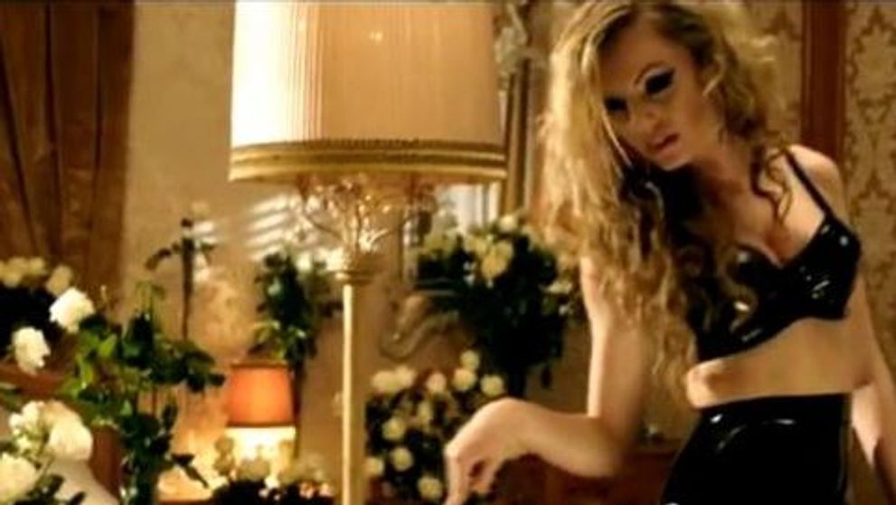 Alexandra Stan are o noua piesa si un nou clip. <span style=