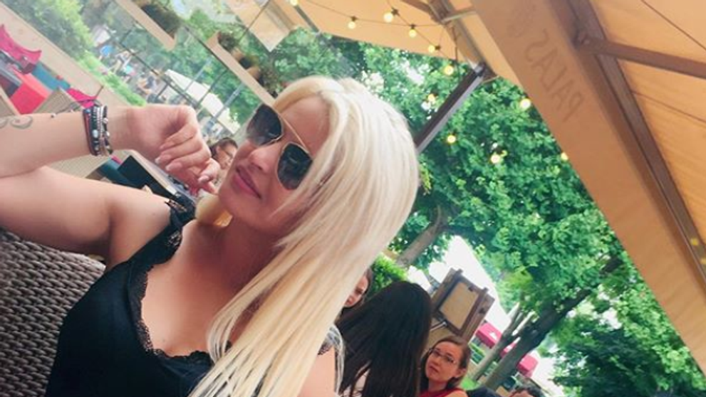 Diana de la Gospodar fără pereche, ședință foto incendiară pe nisipul fierbine. Cum s-a lăsat pozată