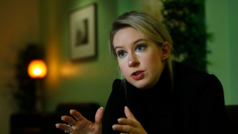 Cazul Theranos. Elizabeth Holmes, primul interviu din închisoare: „A fost iad și tortură!”. Cum a ajuns după gratii cea care în 2015 era cea mai tânără miliardară din lume și un simbol pentru antreprenorii aflați la început de drum