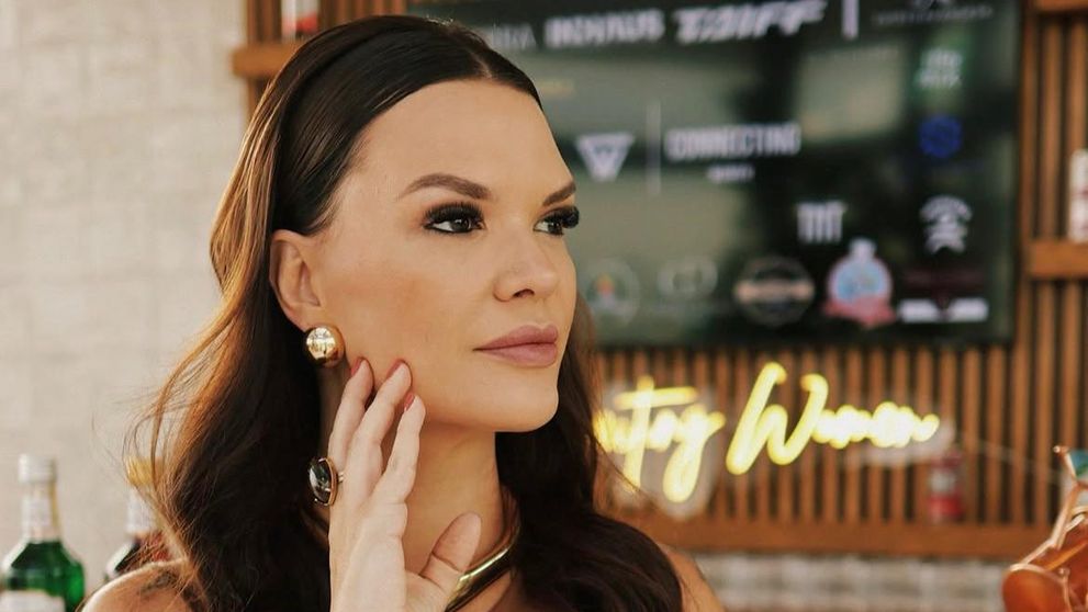 O influenceriță în vârstă de 40 de ani, mama unei fetițe, a murit în timpul unei intervenții estetice. Femeia și-a dat ultima suflare pe masa de operații. Prima reacție a medicului: „A dezvoltat o...”