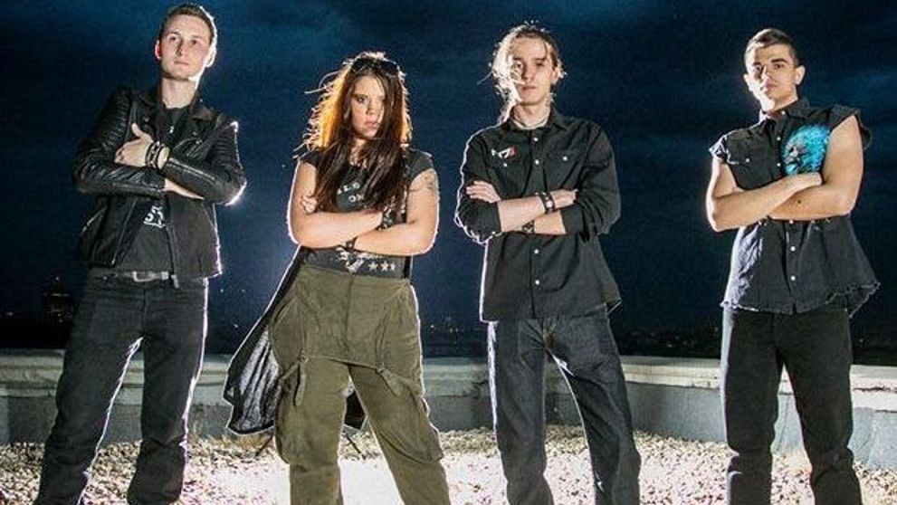 Sanziana Niculae, pe urmele Tarjei Turunen. Finalista de la Vocea Romaniei este solista trupei Invictus. Cine sunt ceilalti membri ai trupei