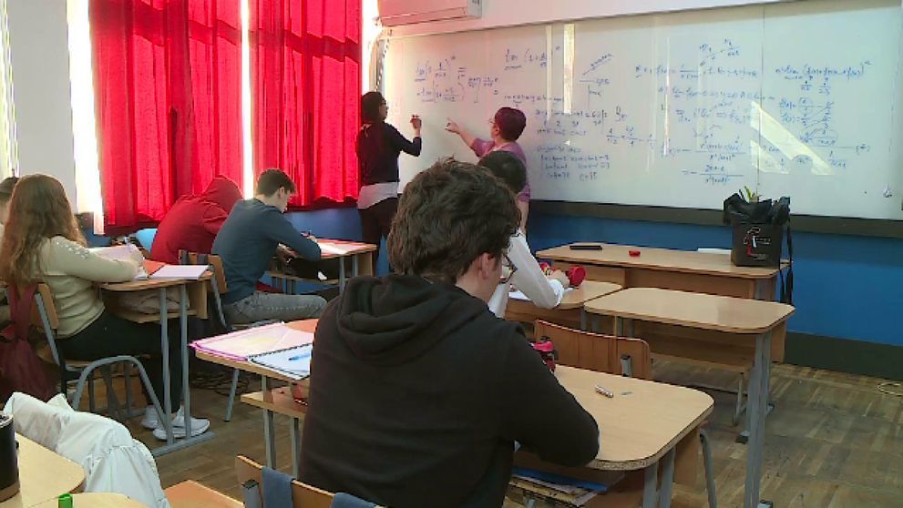 Ce s-a întâmplat cu elevul agresiv din Târgu Mureș care și-a bătut, cu pumnii și picioarele, diriginta: „Este regretabil”. Decizia luată de conducerea liceului