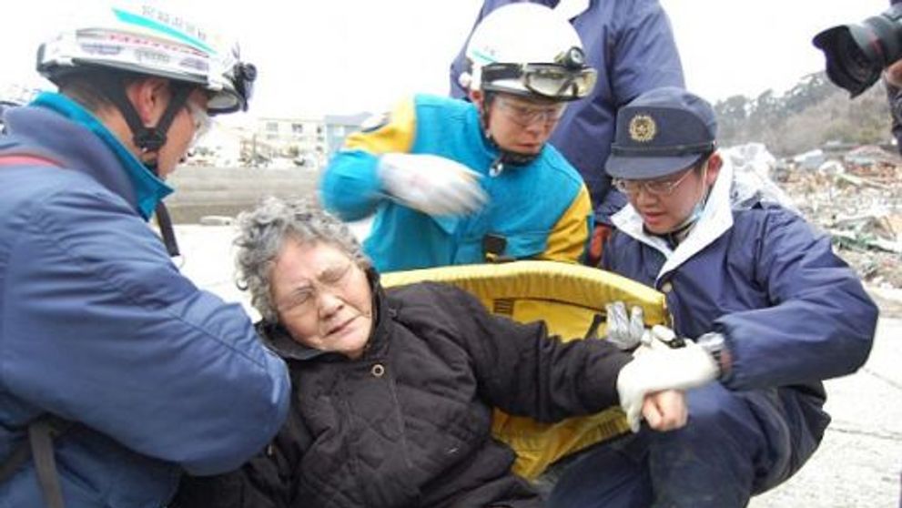 O femeie si nepotul ei de 16 ani, gasiti sub daramaturi in Japonia, la 9 zile dupa tsunami!