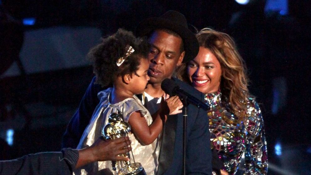 Fetita lui Beyonce seamana din ce in ce mai mult cu Jay-Z: FOTO
