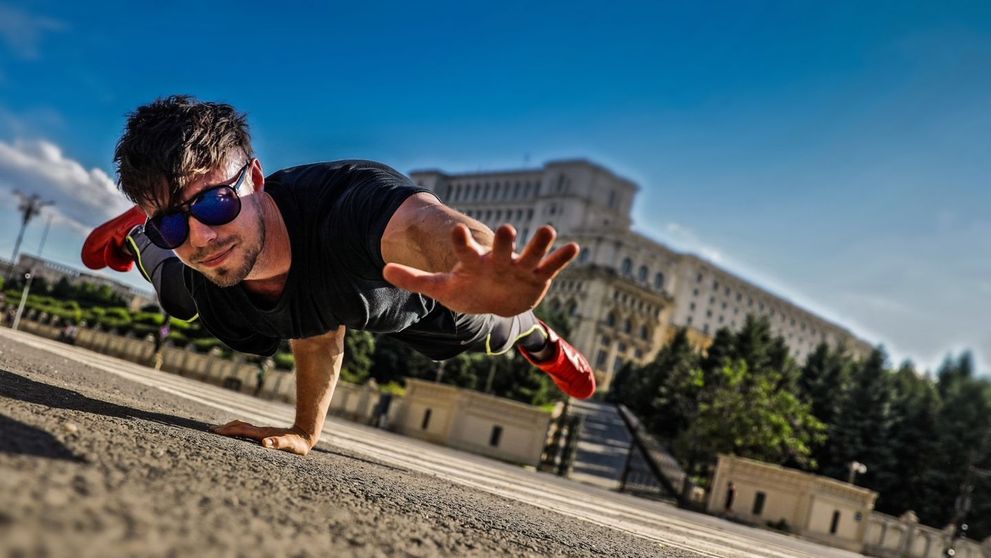 Cine e războinicul care îi testează pe românii care vor să câștige Ninja Warrior