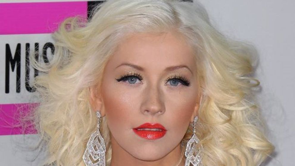 Christina Aguilera, superba pe covorul rosu, intr-o rochie creata de o romanca. De ce nimeni nu si-a putut dezlipi ochii de la ea