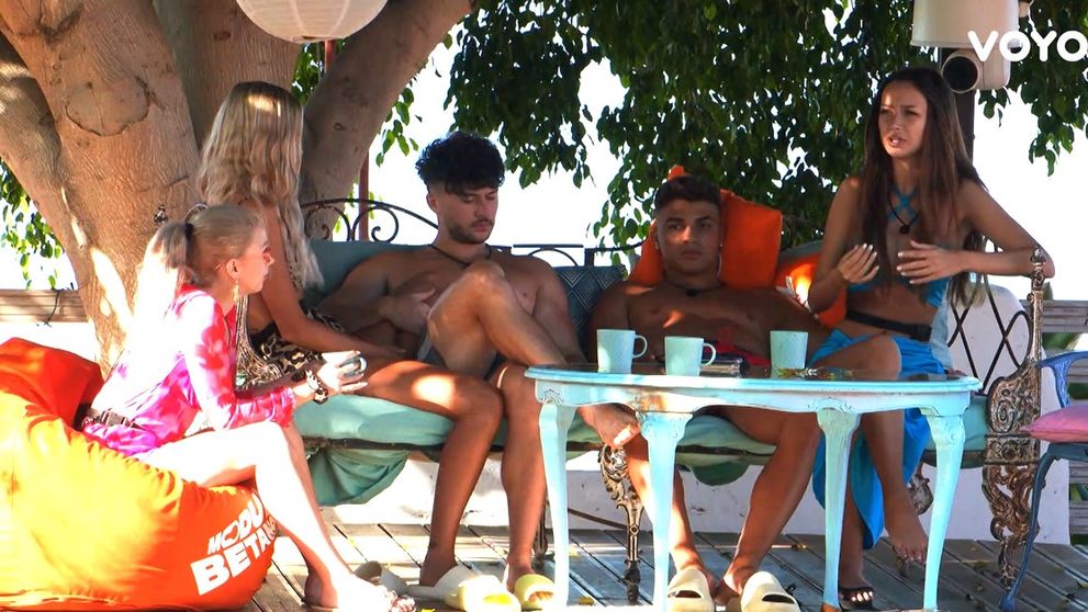 Love Island, 30 octombrie 2023. După ce i-a declarat Alexandrei că o iubește, Andrei este luat în vizor de concurenți:„Acum o să fie văzut foarte prost”