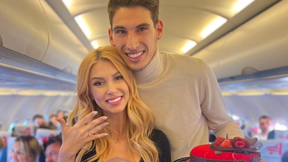 Andreea Bălan și Victor Cornea au stabilit când vor face nunta. Artista abia așteaptă să îmbrace rochia de mireasă: „Cred că este sufletul meu pereche”