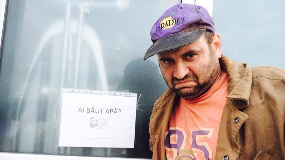 El este sosia lui Celentano! Un barbat din Zimnicea seamana izbitor cu personajul din 