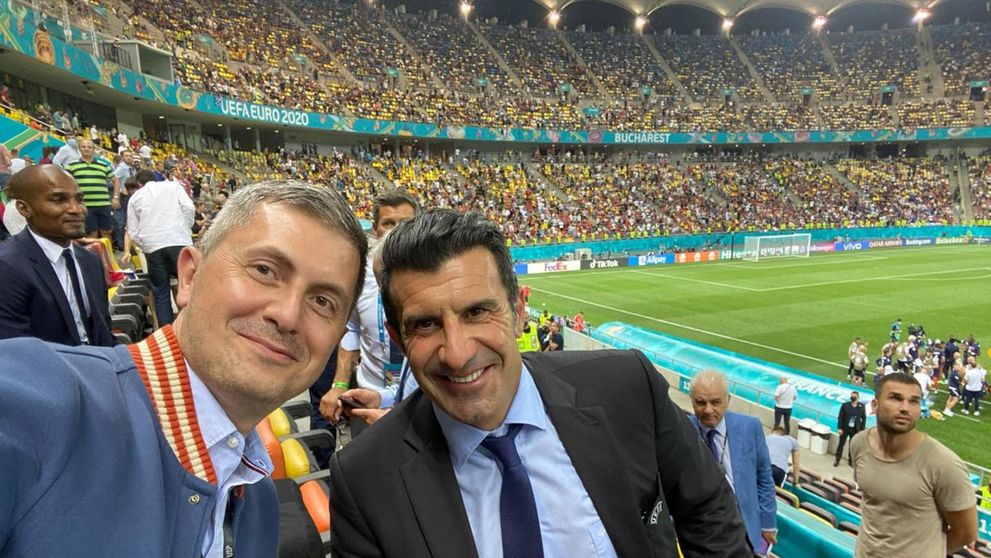 Dan Barna și-a făcut selfie cu legendarul Figo, la Arena Națională. ”A cerut Figo autograf?”